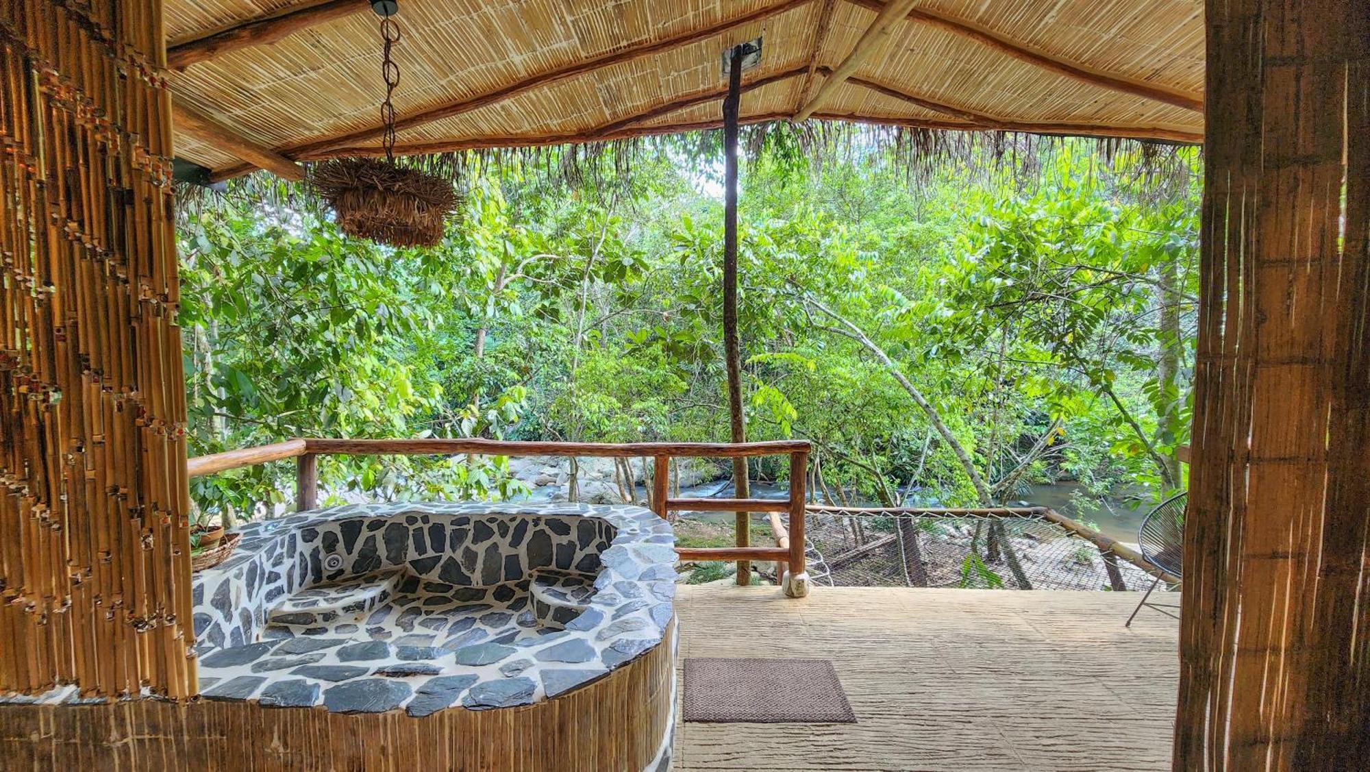 Entreaguas Ecolodge Doradal Eksteriør billede